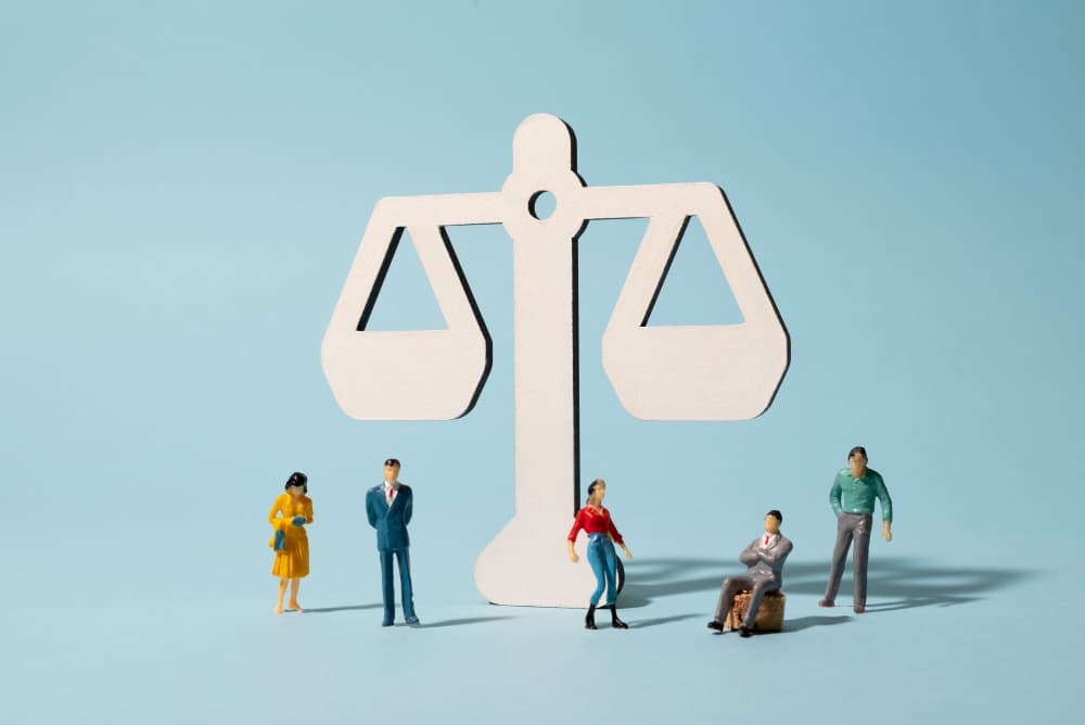 Integrity Under Pressure: Navigating Ethical and Unethical Behavior in the Workplace